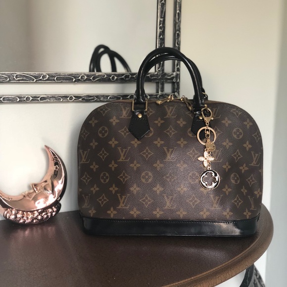 Louis Vuitton Handbags - 💯Authentic Louis Vuitton Alma 💥